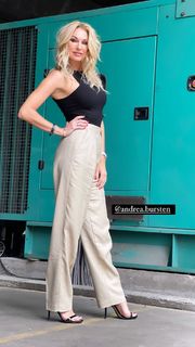 Yanina Latorre feet photo thumbnail