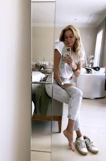 Yanina Latorre feet photo thumbnail