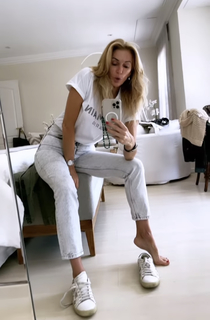 Yanina Latorre feet photo thumbnail