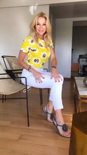 Yanina Latorre feet photo thumbnail