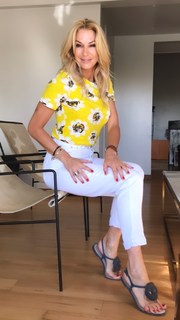 Yanina Latorre feet photo thumbnail