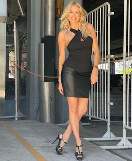 Yanina Latorre feet photo thumbnail