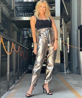 Yanina Latorre feet photo thumbnail