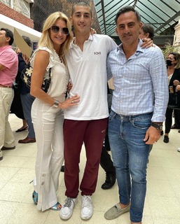 Yanina Latorre feet photo thumbnail