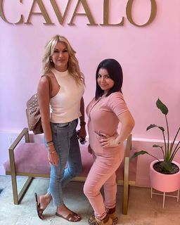 Yanina Latorre feet photo thumbnail