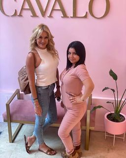 Yanina Latorre feet photo thumbnail