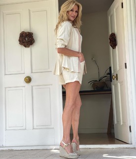 Yanina Latorre feet photo thumbnail