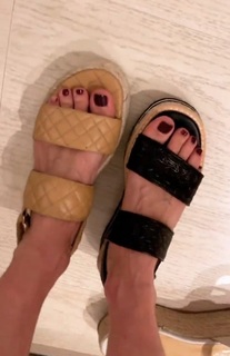 Yanina Latorre feet photo thumbnail