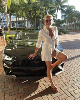 Yanina Latorre feet photo thumbnail