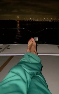 Yanina Latorre feet photo thumbnail