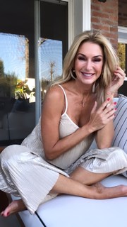 Yanina Latorre feet photo thumbnail