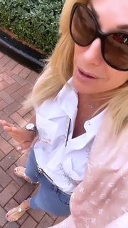 Yanina Latorre feet photo thumbnail