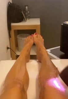 Yanina Latorre feet photo thumbnail