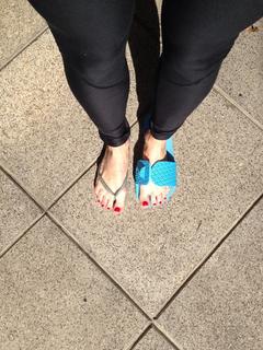 Yanina Latorre feet photo thumbnail