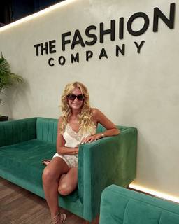 Yanina Latorre feet photo thumbnail