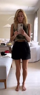 Yanina Latorre feet photo thumbnail