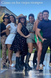 Yanina Latorre feet photo thumbnail