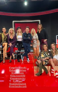 Yanina Latorre feet photo thumbnail