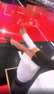 Yanina Latorre feet photo thumbnail