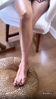 Yanina Latorre feet photo thumbnail