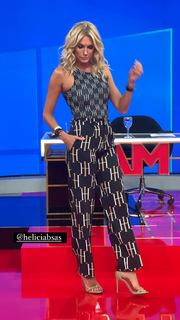 Yanina Latorre feet photo thumbnail