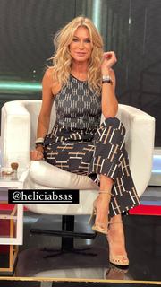 Yanina Latorre feet photo thumbnail