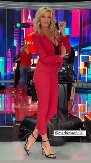 Yanina Latorre feet photo thumbnail