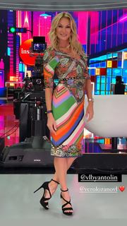 Yanina Latorre feet photo thumbnail