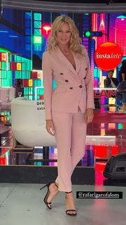 Yanina Latorre feet photo thumbnail