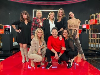 Yanina Latorre feet photo thumbnail