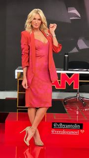 Yanina Latorre feet photo thumbnail