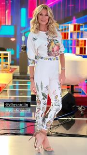 Yanina Latorre feet photo thumbnail