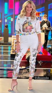 Yanina Latorre feet photo thumbnail