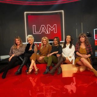 Yanina Latorre feet photo thumbnail