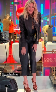 Yanina Latorre feet photo thumbnail