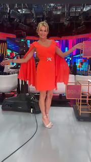 Yanina Latorre feet photo thumbnail