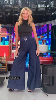 Yanina Latorre feet photo thumbnail