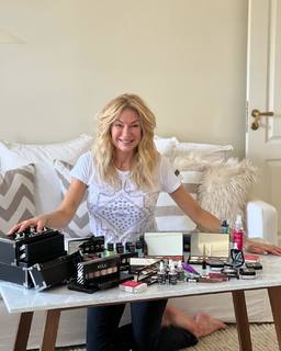 Yanina Latorre feet photo thumbnail