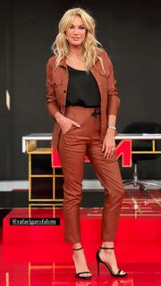 Yanina Latorre feet photo thumbnail