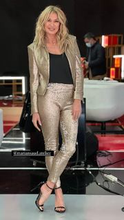 Yanina Latorre feet photo thumbnail