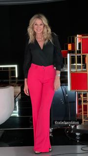 Yanina Latorre feet photo thumbnail