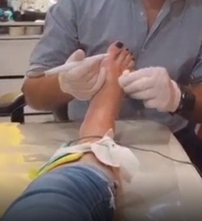 Yanina Latorre feet photo thumbnail