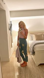 Yanina Latorre feet photo thumbnail