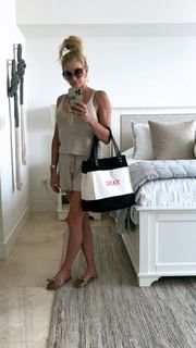 Yanina Latorre feet photo thumbnail