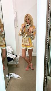 Yanina Latorre feet photo thumbnail