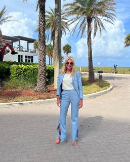 Yanina Latorre feet photo thumbnail