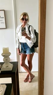 Yanina Latorre feet photo thumbnail