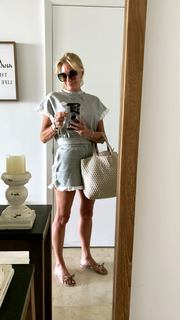 Yanina Latorre feet photo thumbnail