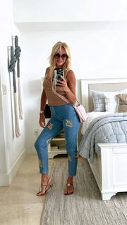 Yanina Latorre feet photo thumbnail