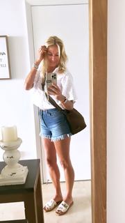 Yanina Latorre feet photo thumbnail